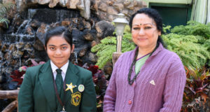 sanskrit-olympiad-national-topper-shreshtha-rupam-dwivedi-with-director-principal-dps-bokaro