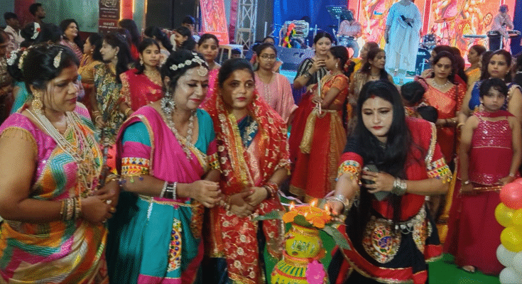 डांडिया नाइट: स्नेही महिला बाल विकास समिति के सामुदायिक उत्सव में झूमे बोकारोवासी