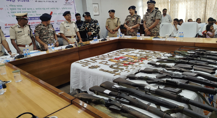 Nine JJMP Naxalites Surrender in Latehar, Jharkhand