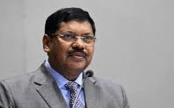 सुप्रीम कोर्ट में वकील ने CJI पर जूता क्यों फेंका — जानिए पूरी कहानी