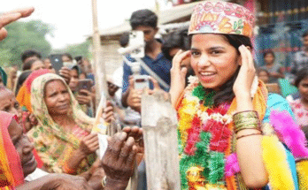 Maithili Thakur Makes History: Wins Alinagar, Becomes Bihar’s Youngest MLA