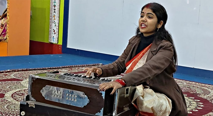 Bihar Teacher Teaches Bhagavad Gita Through Music, Wins Hearts of Students