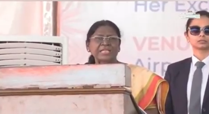 President द्रौपदी मुर्मू ने संथाल सम्मेलन के दौरान पश्चिम बंगाल (WB) में प्रोटोकॉल उल्लंघन पर जताई नाराज़गी; केंद्र ने मांगा स्पष्टीकरण