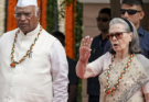 Video of Sonia Gandhi Gesturing During Vande Mataram Rendition Sparks Political Row; Congress Says She Was Asking for Chair