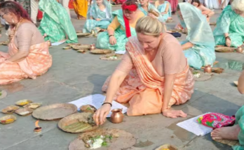 Sarees, Sacred Mantras & Pind Daan: Foreign Devotees Turn Gaya into a Global Faith Gathering