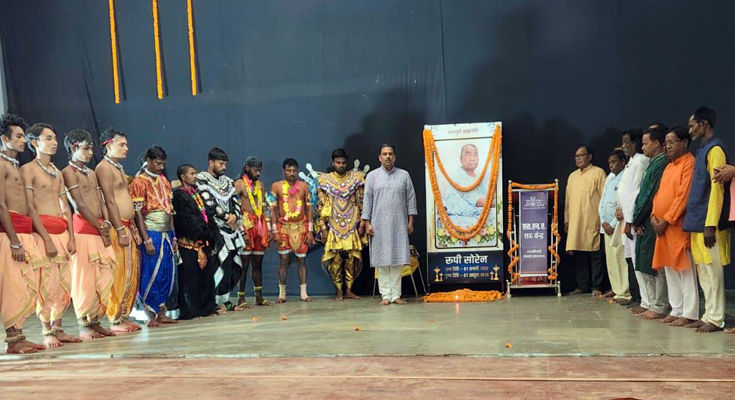 Rupi Soren व फिल्म अभिनेता Nana Pateker को SNA Chhau Kendra में दी गयी श्रद्धांजलि
