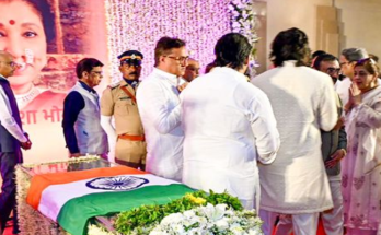 Nation Bids Emotional Farewell: Asha Bhosle Cremated with Full State Honours in Mumbai