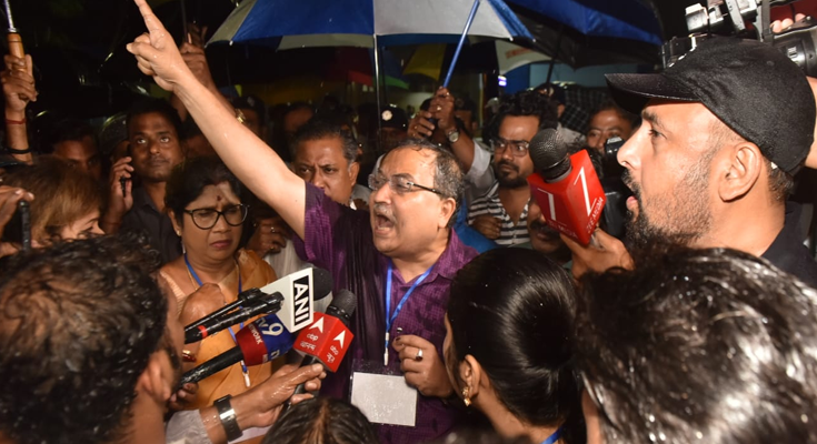 Mamata Claims EVM Irregularities in Kolkata, EC Rejects Charges Amid TMC Protest