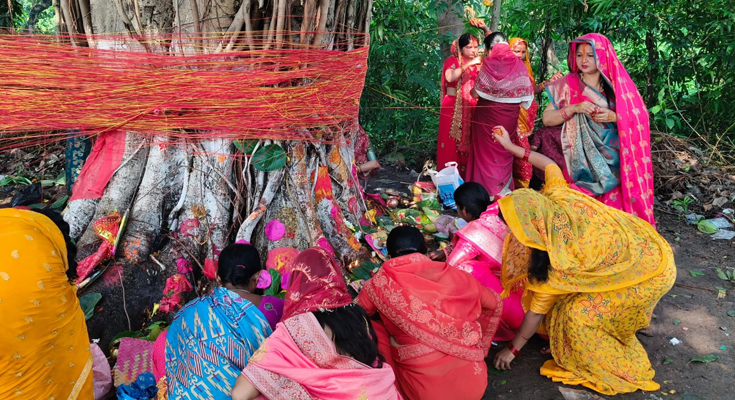 Vat Savitri Puja Celebrated with Deep Devotion Across Bokaro
